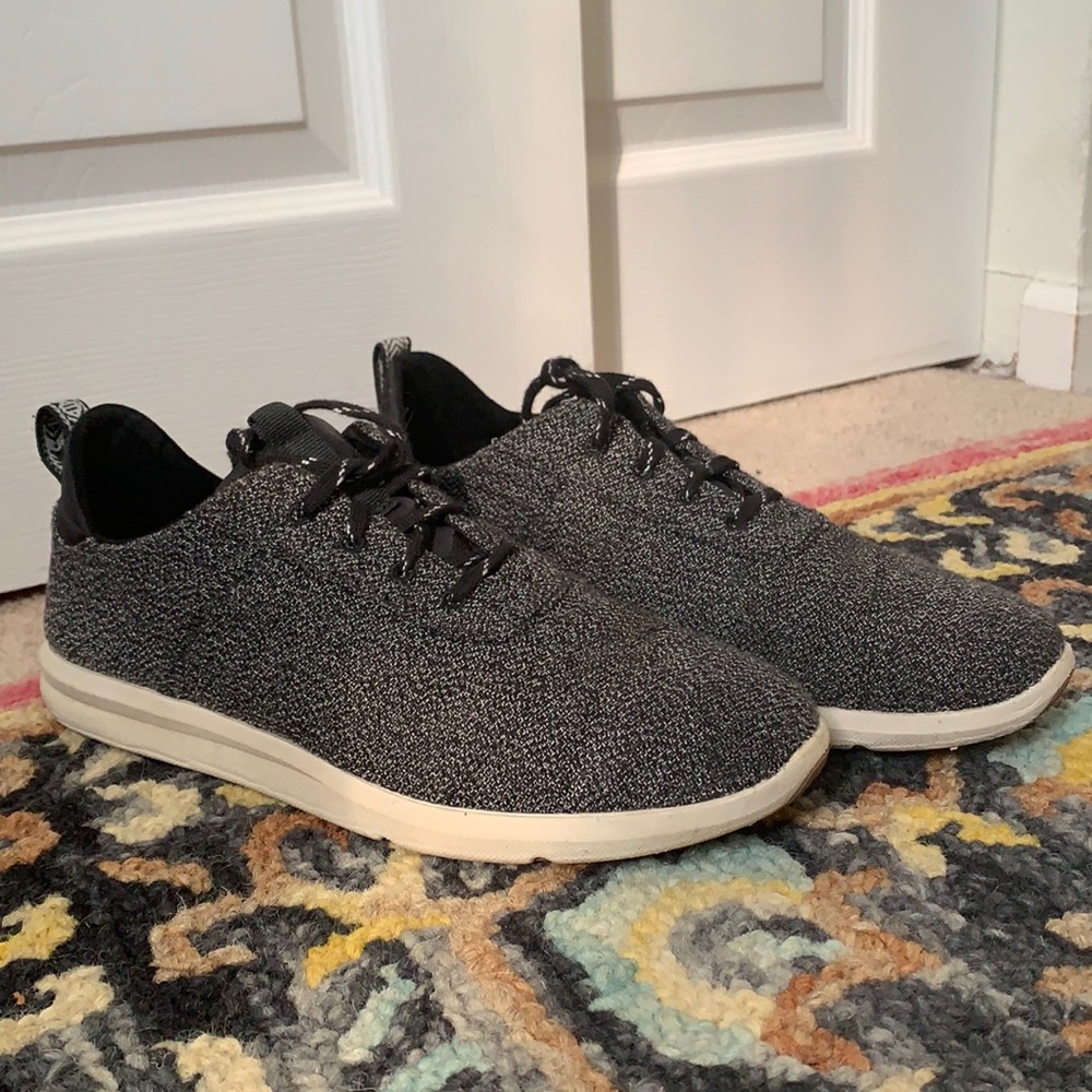 Toms sneakers size 10